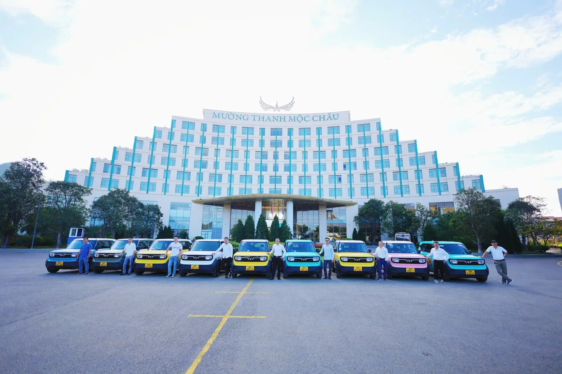 Taxi Pikachu mới tinh