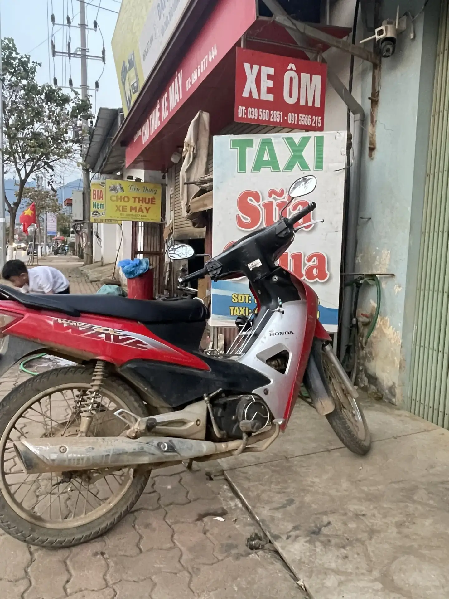 Mộc Châu có Grab không ?Bạn đang tìm Grab tại Mộc Châu? Thay vì chờ đợi lâu, hãy gọi ngay dịch vụ xe đưa đón chuyên nghiệp Trung Đức - Phục vụ 24/7, giá rẻ như Grab, tài xế bản địa nhiệt tình.